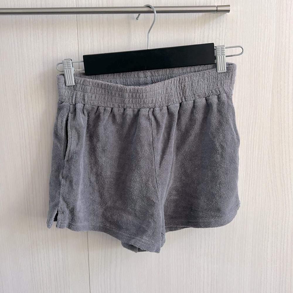 De Base terry cloth short shorts size Medium Grey. Excellent condition w/ pocket